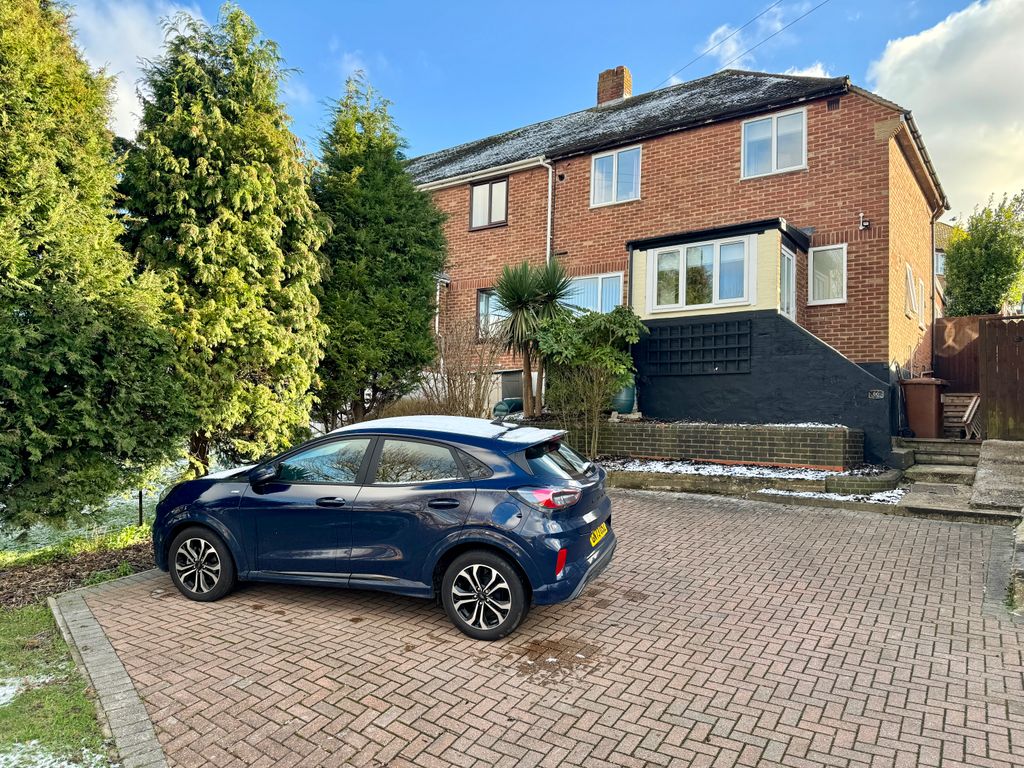 3 bed semidetached house for sale in Vale Drive, Chatham ME5, £315,000