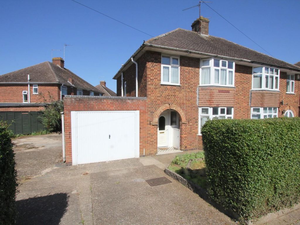 3 bed semidetached house for sale in Winchester Road, Northampton NN4