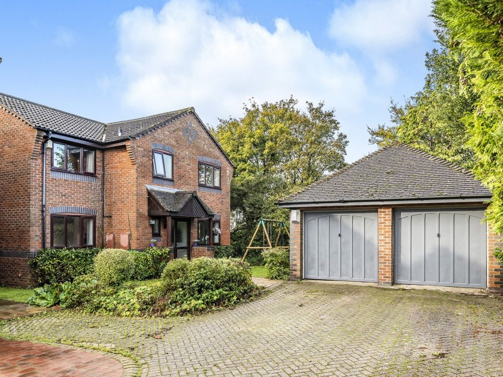 4 bed detached house for sale in Lawn Drive, Chudleigh, Devon TQ13, £