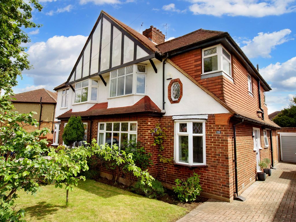 4 bed semidetached house for sale in Brockenhurst Avenue, Worcester