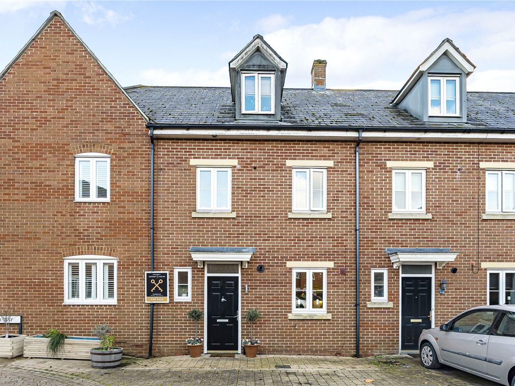 4 bed detached house for sale in Ursa Way, Oakhurst, Wiltshire SN25, £300,000 Zoopla