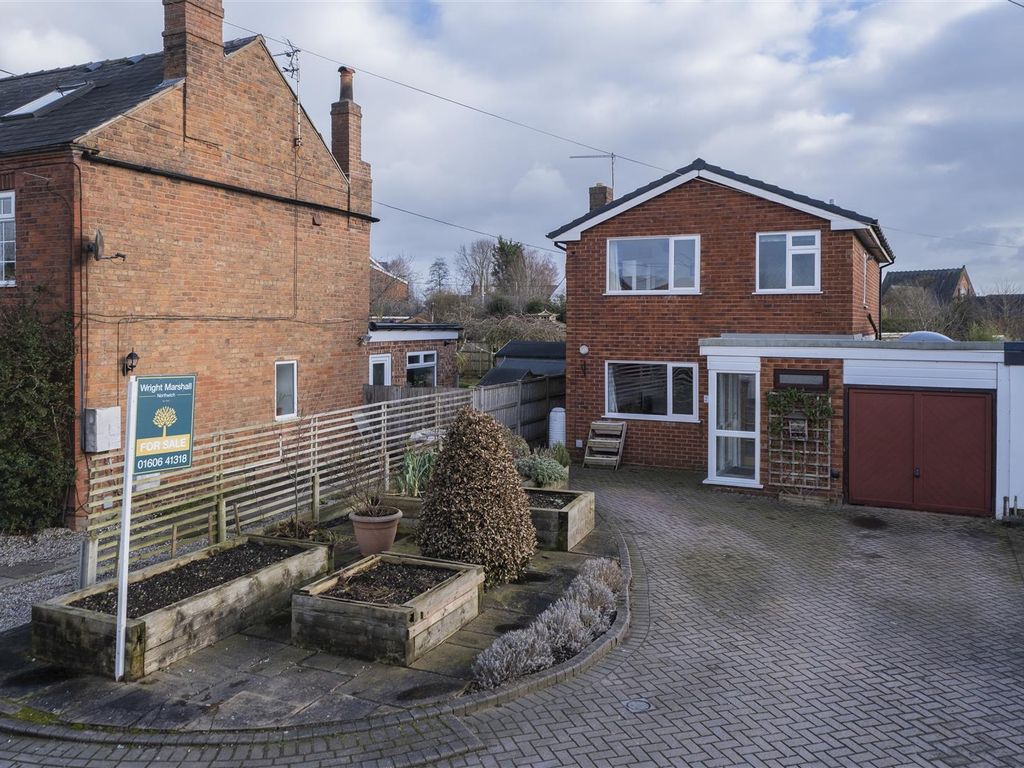 4 bed linkdetached house for sale in Cinder Lane, Lostock Green