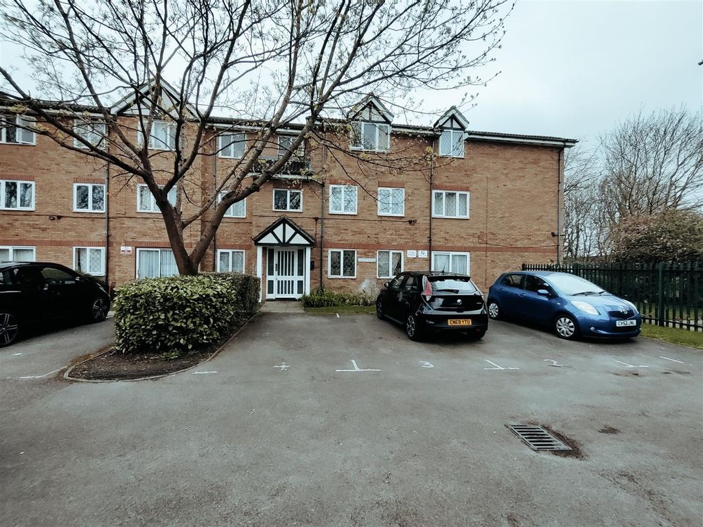 2 bed flat for sale in Heathfield Drive, Mitcham CR4, £275,000 Zoopla