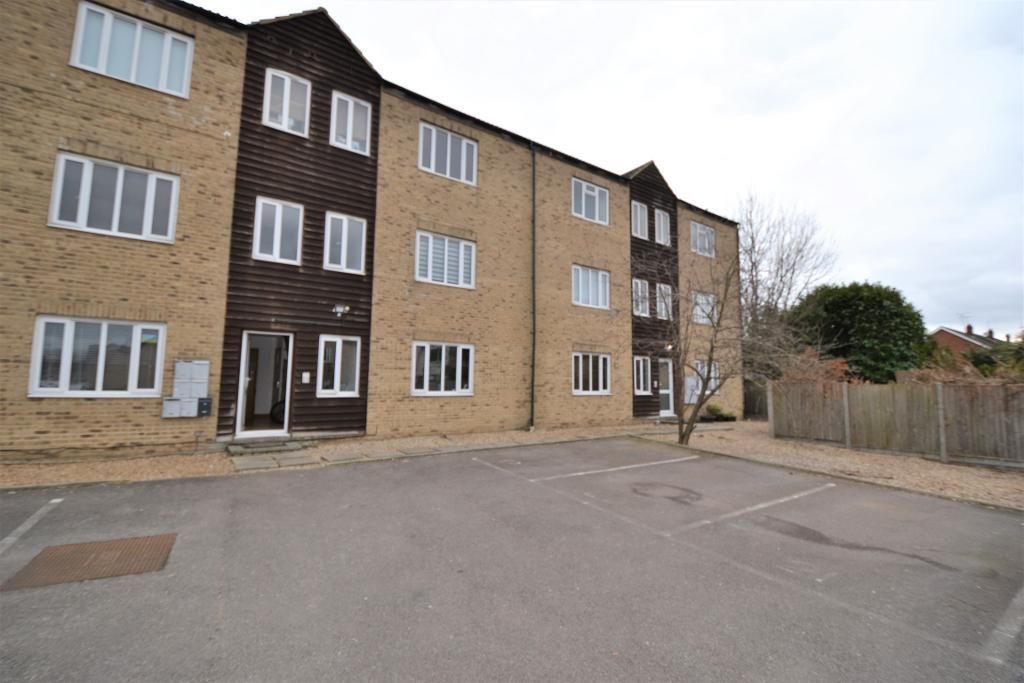 2 bed flat for sale in Victoria Court, Stanford Le Hope, Essex SS17
