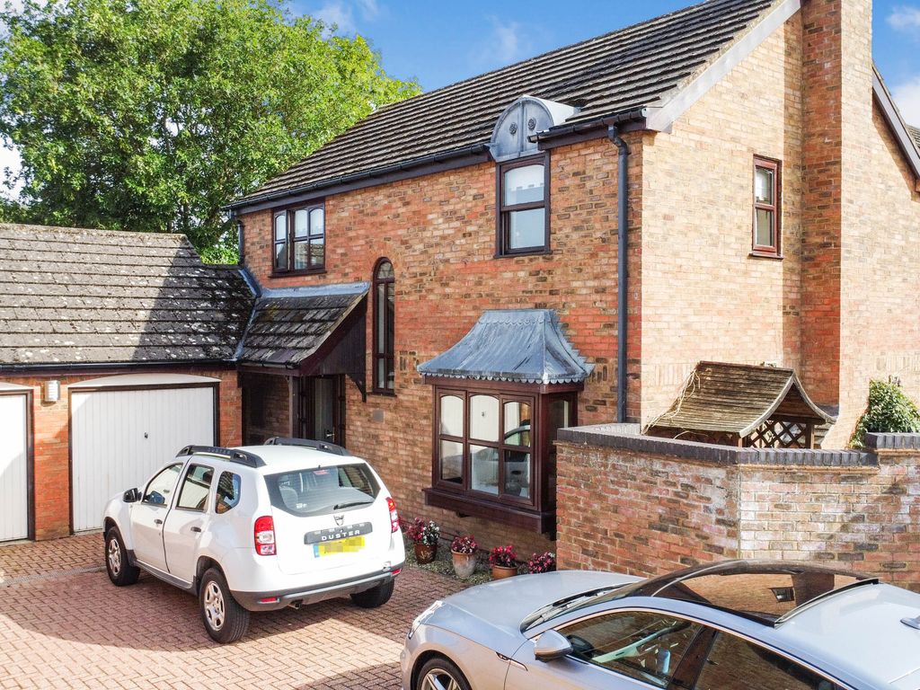 3 bed detached house for sale in The Bramptons, Shaw, Swindon SN5, £