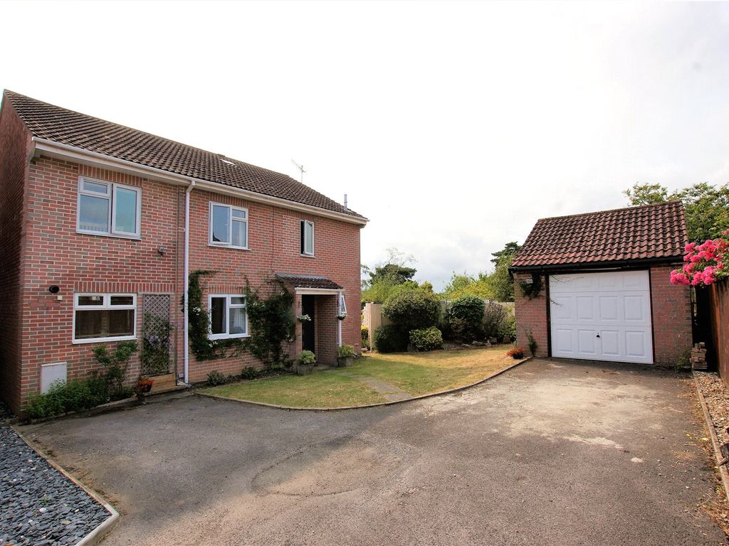 4 bed detached house for sale in Marian Road, Corfe Mullen, Wimborne