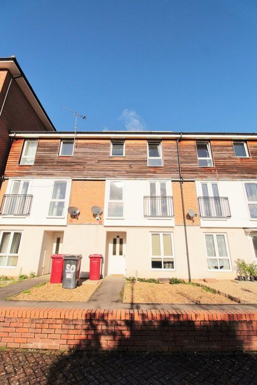 5 bed terraced house for sale in Meadow Way, Caversham, Reading RG4, £