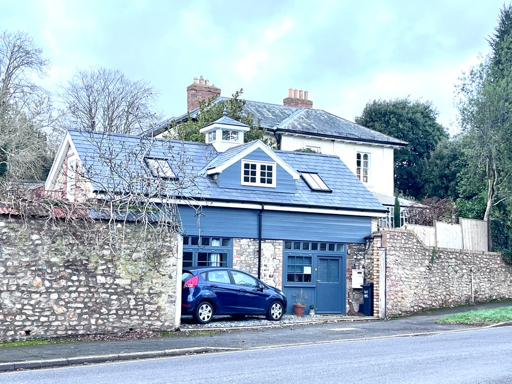 2 bed detached house to rent in Middleway, Taunton TA1, £1,300 pcm Zoopla