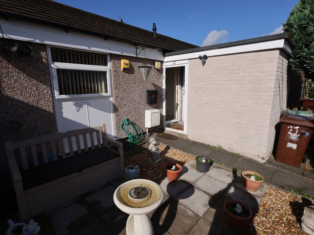 1 bed semidetached bungalow for sale in Eyam Lea, Glossop SK13, £