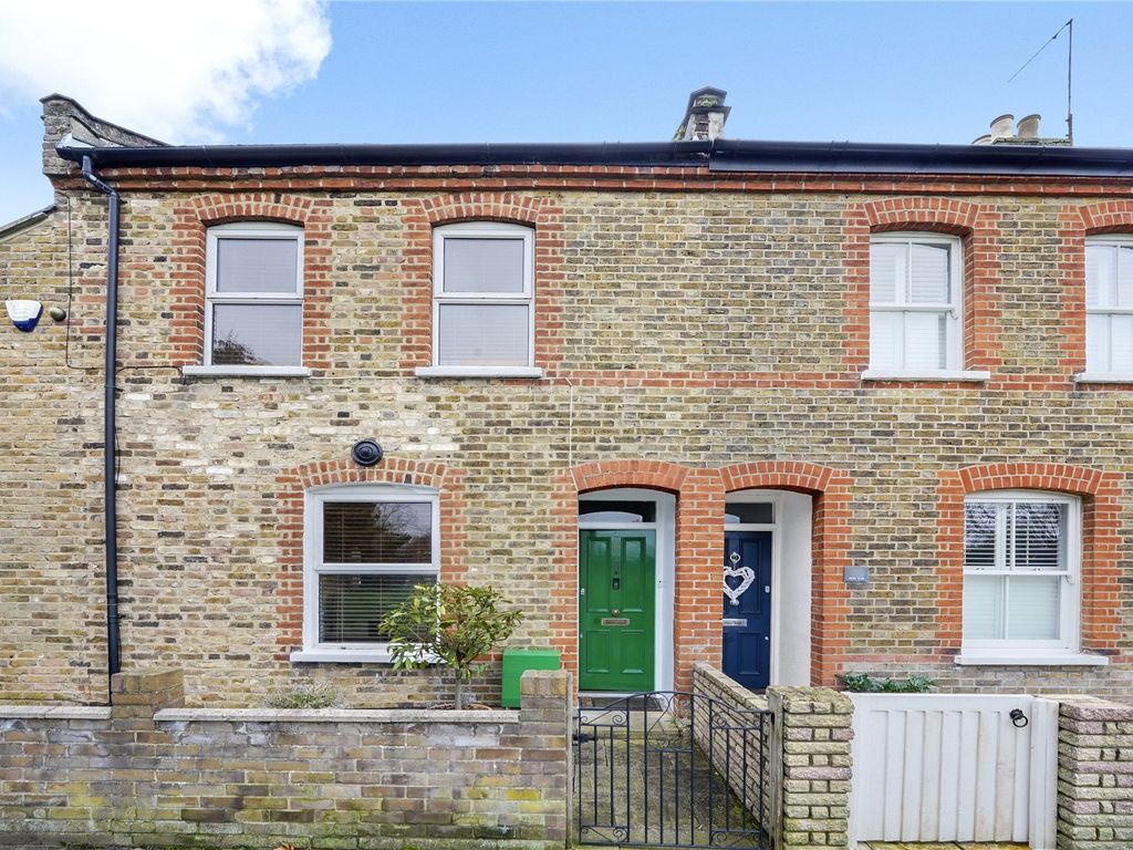 2 bed end terrace house for sale in Holly Walk, Enfield EN2, £750,000
