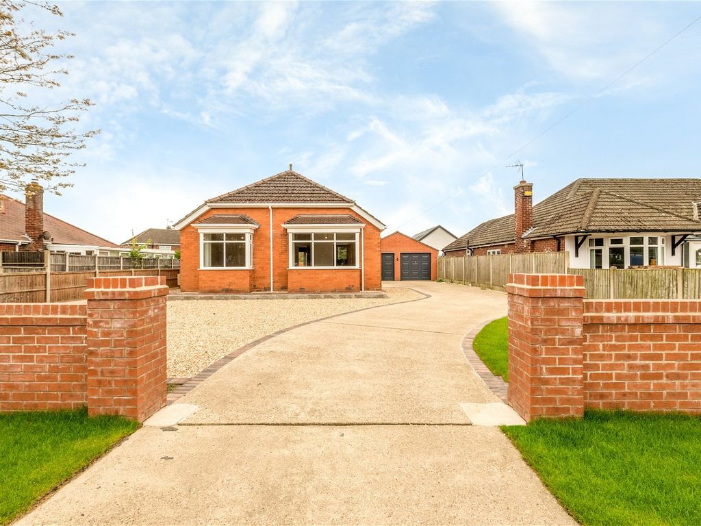 3 bed bungalow for sale in 4 Lincoln Road, North Hykeham, Lincoln LN6