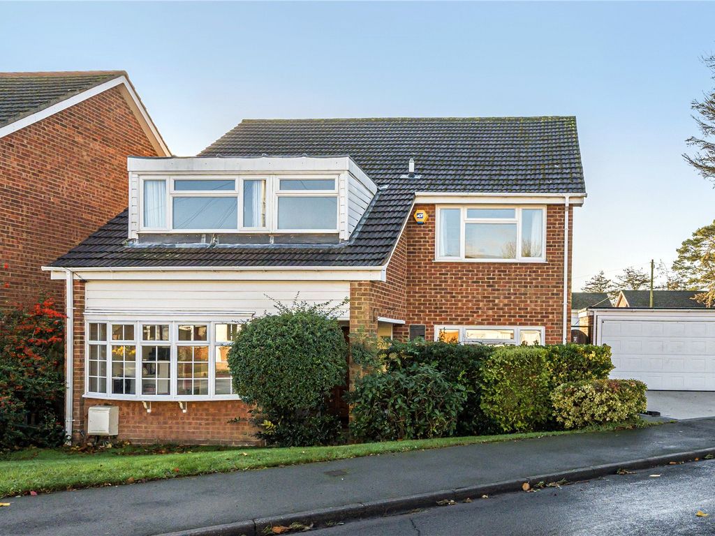 4 bed detached house for sale in Bearwood Close, Potters Bar