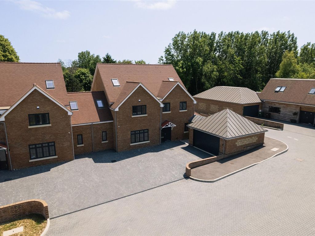 New home, 5 bed linkdetached house for sale in Little Horsted