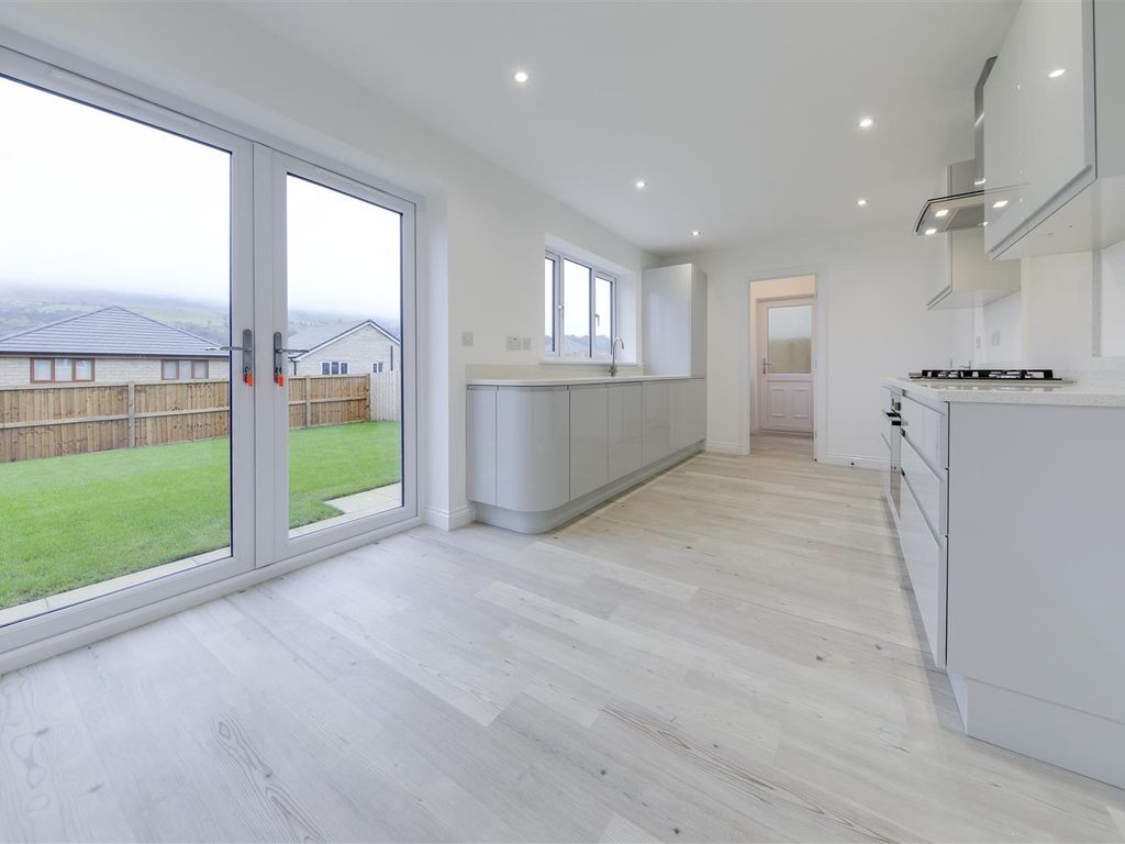 new-home-4-bed-detached-house-for-sale-in-the-hollins-oakeneaves
