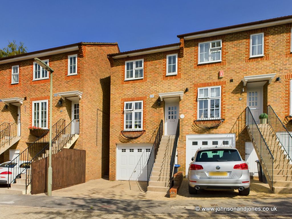 3 bed town house for sale in Irvine Place, Virginia Water GU25, £