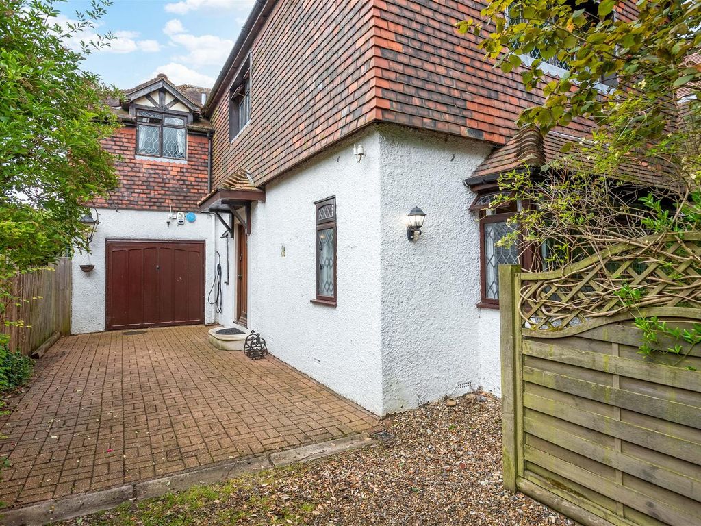 4 bed detached house for sale in Wrotham Road, Meopham, Gravesend DA13