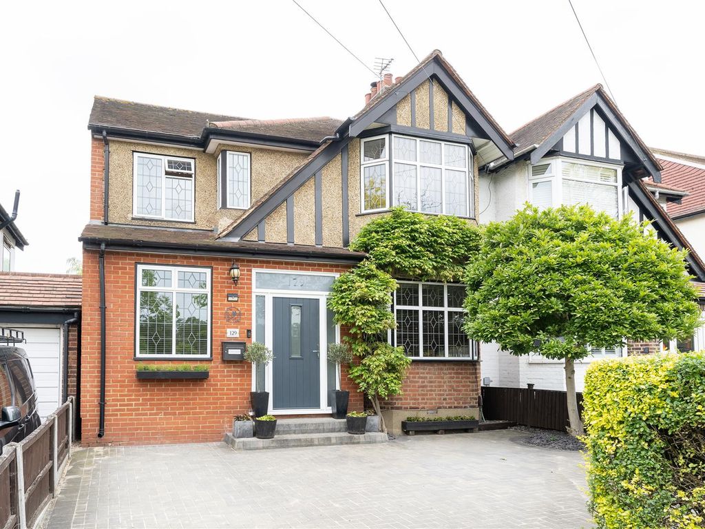 4 bed semidetached house for sale in Ainslie Wood Road, London E4, £
