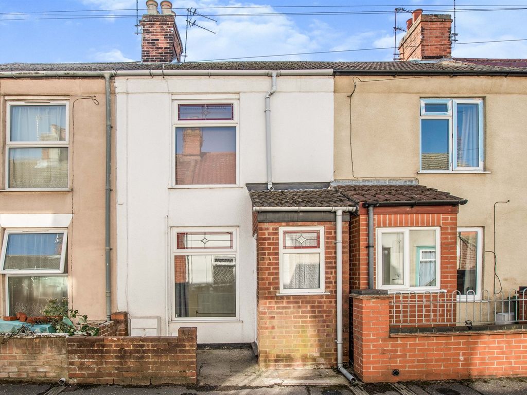 2 bed terraced house for sale in Waveney Road, Great Yarmouth NR31, £100,000 Zoopla