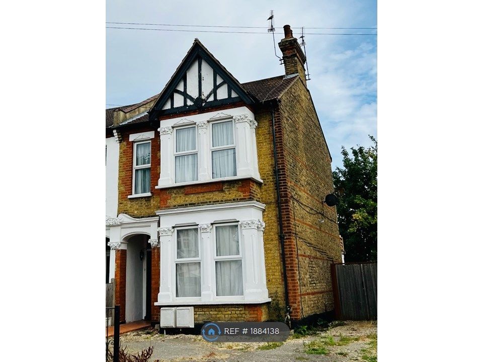 2 bed flat to rent in Argyll Road, WestcliffOnSea SS0, £1,375 pcm