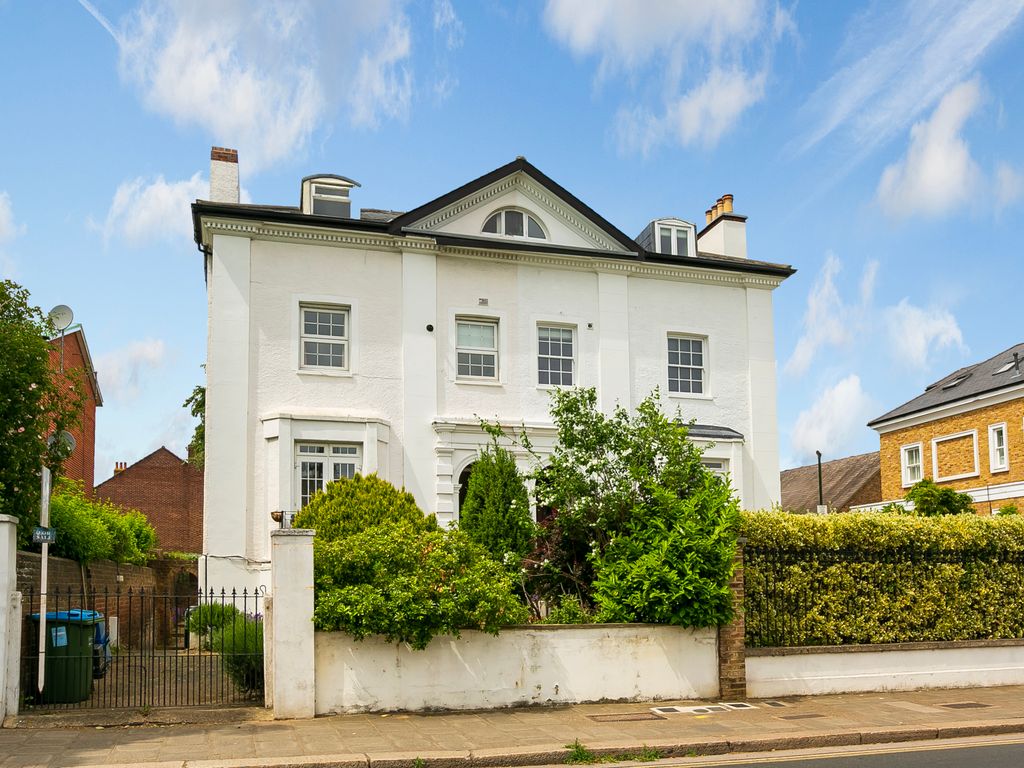 1 bed flat for sale in Staines Road, Twickenham TW2, £325,000 Zoopla