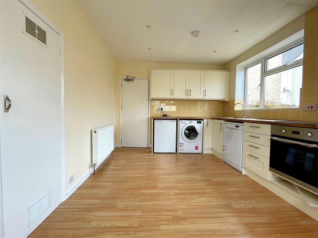 3 bed property to rent in Bedford Road, Southborough, Tunbridge Wells