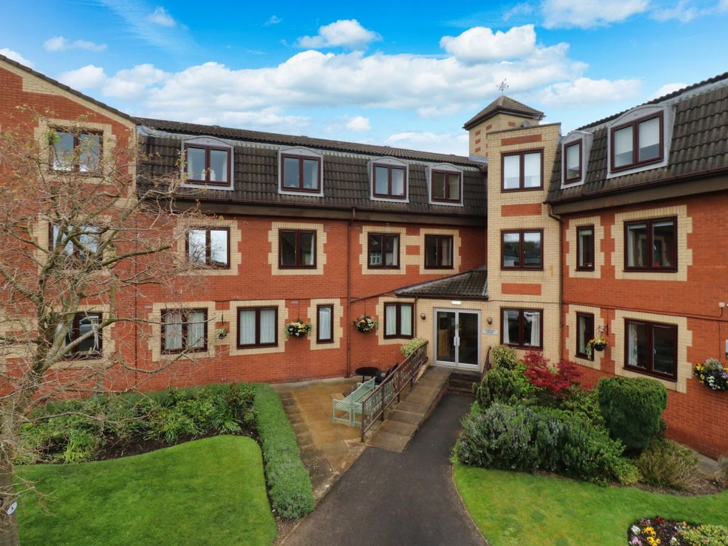 1 bed flat for sale in Regent Crescent, Horsforth, Leeds, West