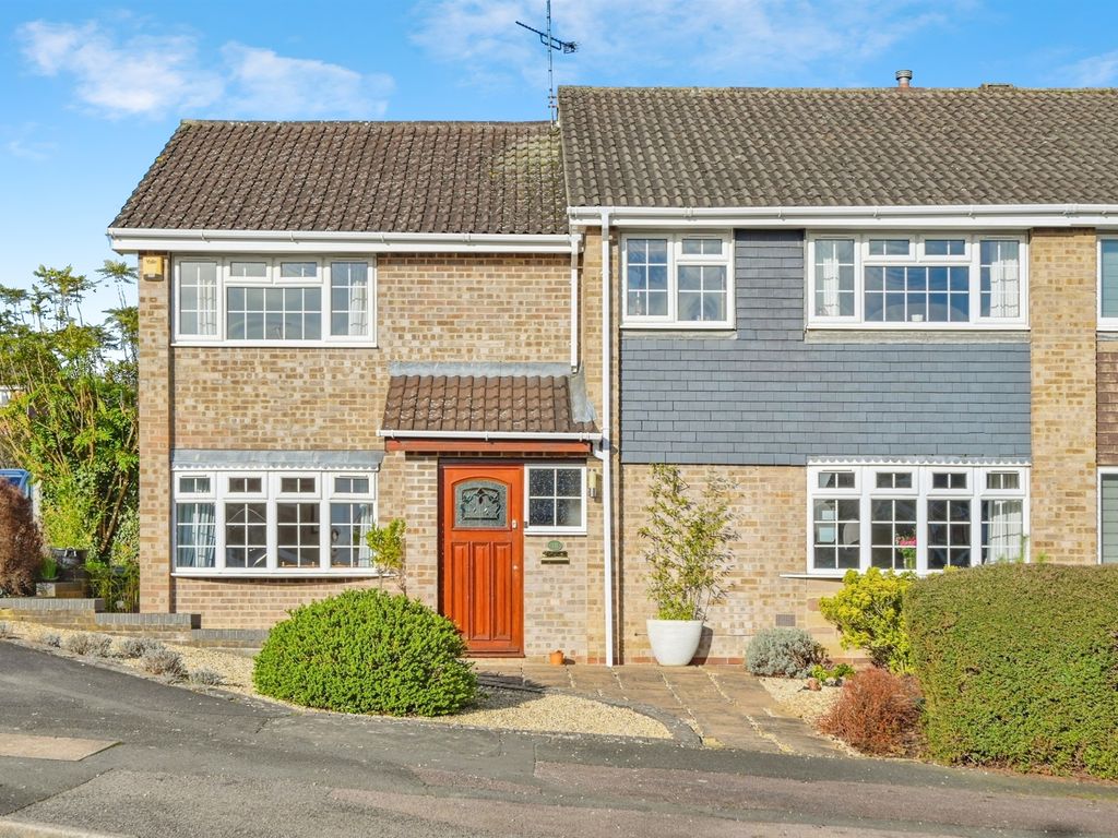 4 bed semidetached house for sale in Rockingham Close, Allestree