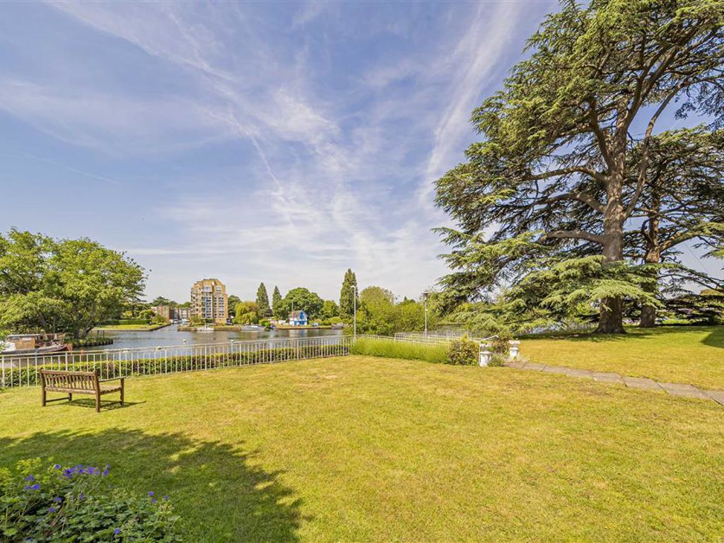 2 bed flat for sale in Albany Park Road, Kingston Upon Thames KT2 Zoopla