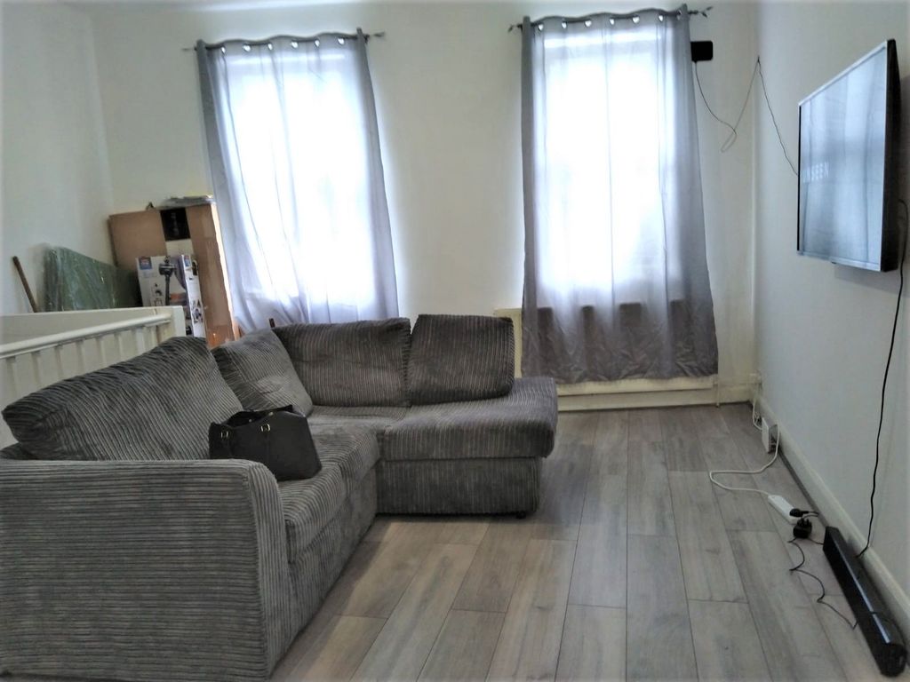 3 bed flat for sale in High Road Leytonstone, London E11 Zoopla