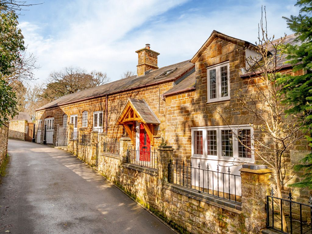 4 bed barn conversion for sale in Banbury Road, Litchborough, Towcester