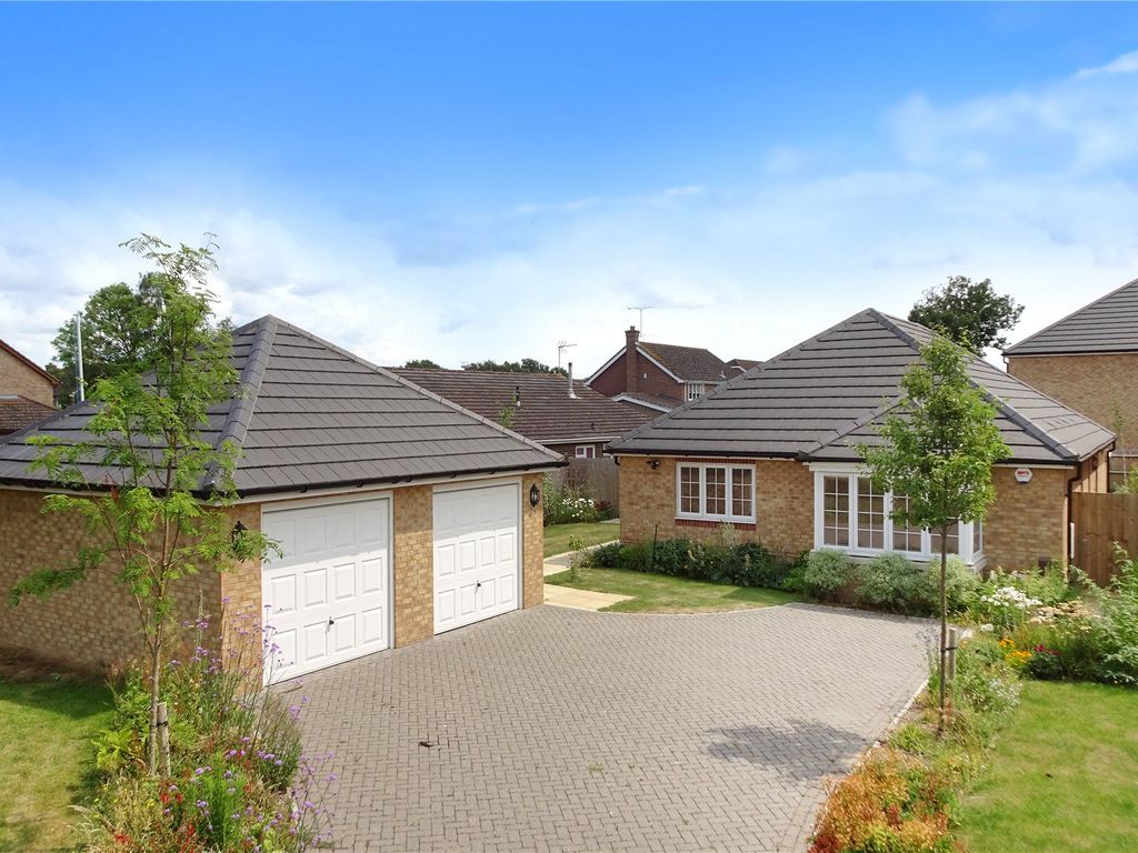 3 bed bungalow for sale in Langford Close, Climping, Littlehampton