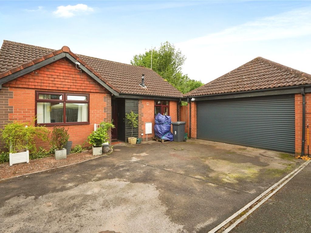 2 bed bungalow for sale in Gardens, Abbeymead, Gloucester
