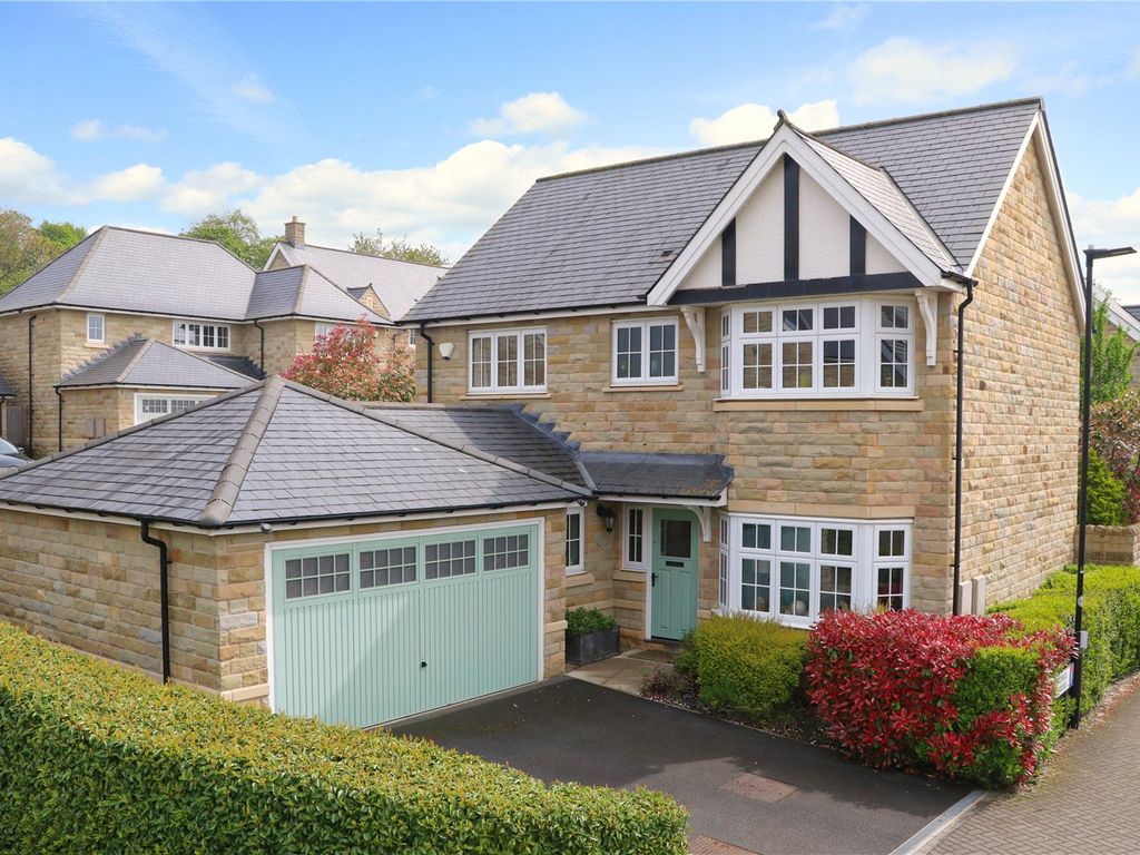 4 bed detached house for sale in Mackintosh Avenue, Horsforth, Leeds