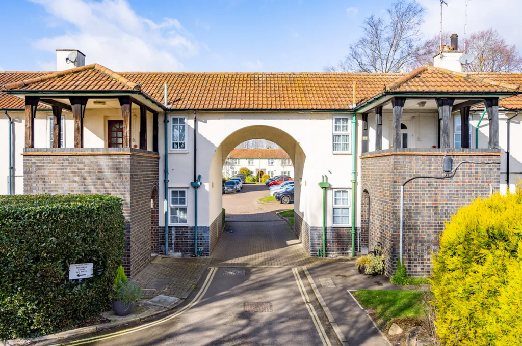 2 bed flat to rent in Guessens Court, Welwyn Garden City AL8 Zoopla