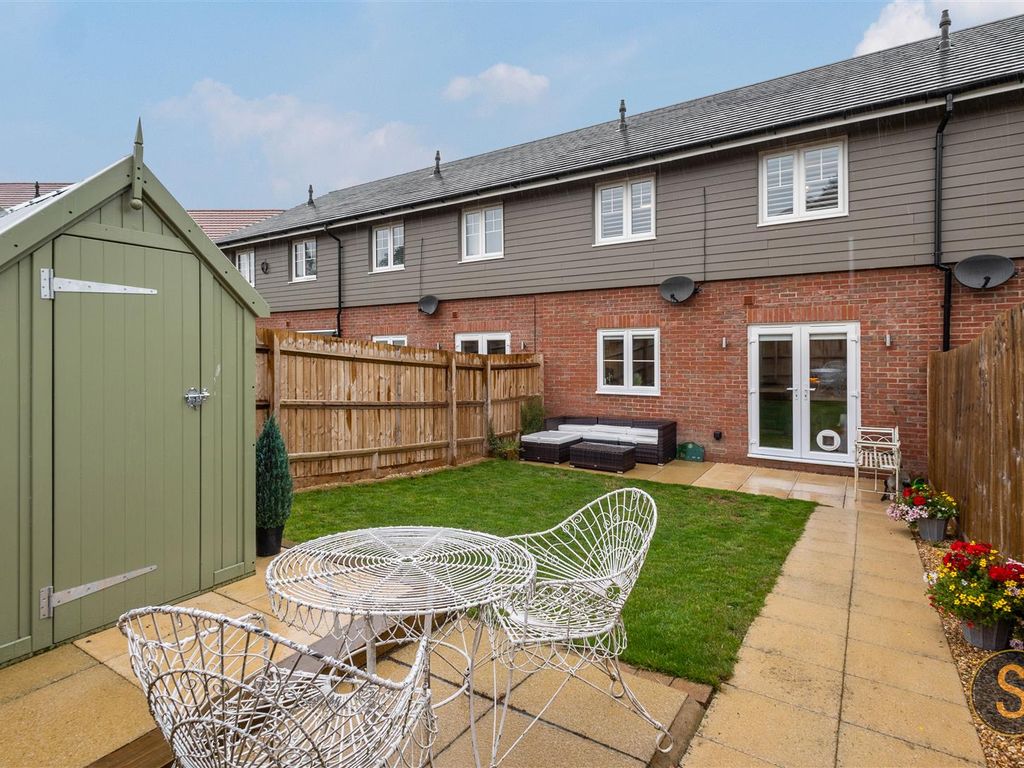 3 bed terraced house for sale in Poultons Meadow, Pitstone, Leighton