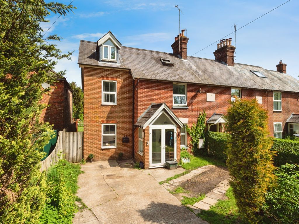 4 bed end terrace house for sale in Brightling Road, Robertsbridge