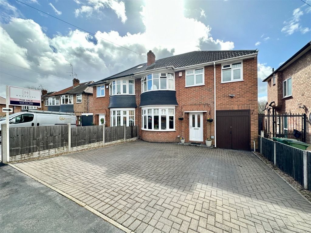 3 bed semidetached house for sale in Hardie Crescent, Leicester LE3
