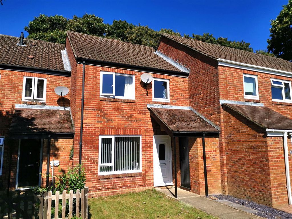 3 bed terraced house for sale in Copland Close, Basingstoke RG22, £