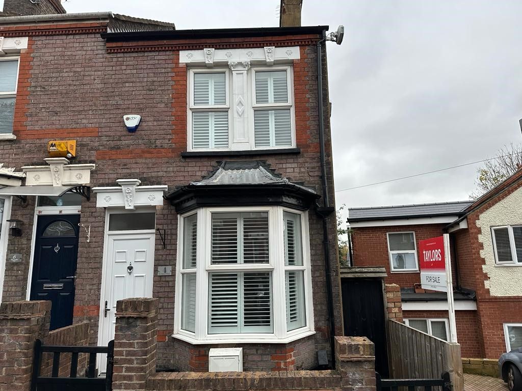 2 bed end terrace house for sale in Russell Rise, Luton LU1 - Zoopla