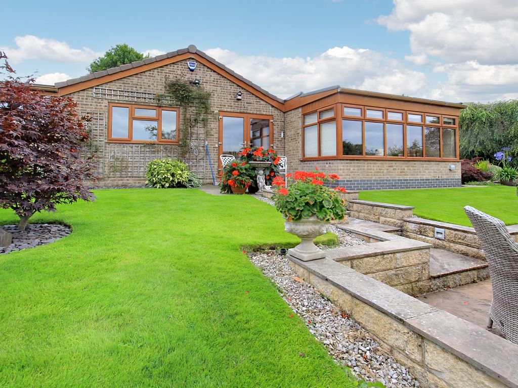 3 bed detached bungalow for sale in Tor Rise, Starkholmes, Matlock DE4