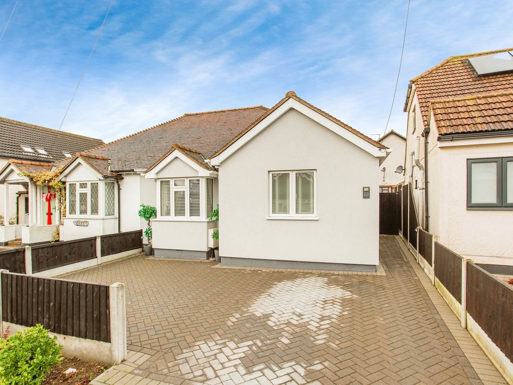 1 bed semidetached bungalow for sale in Brackendale Avenue, Basildon