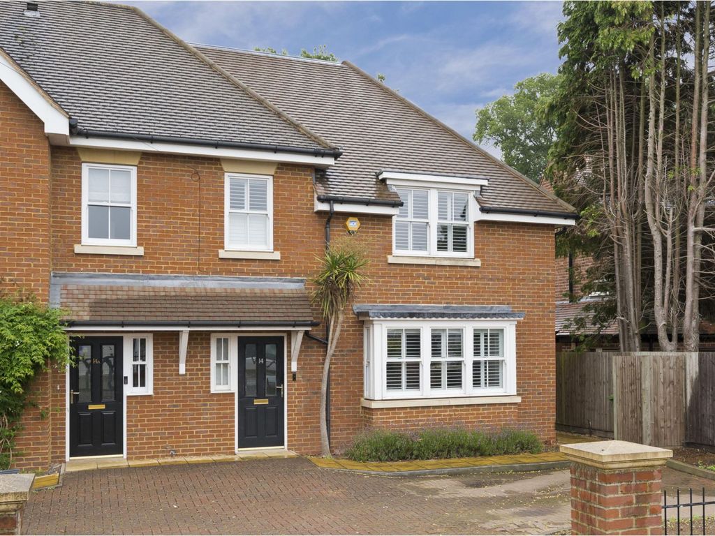 4 bed semidetached house for sale in Acacia Road, Hampton TW12 Zoopla