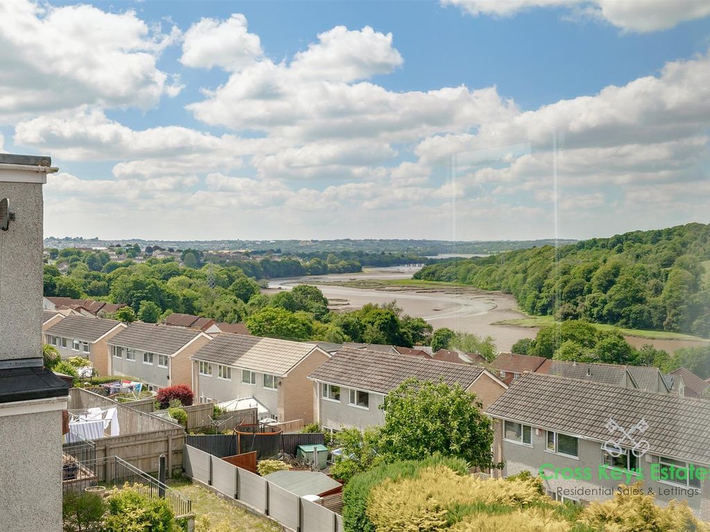 4 bed semidetached house for sale in Lake View Drive, Holly Park