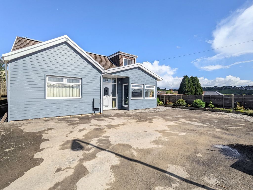 4 bed detached house for sale in 32 TynYCoed, Ystrad Mynach