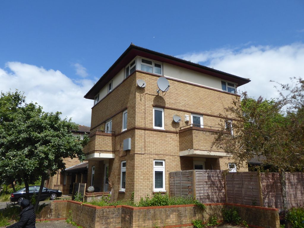 1 bed flat to rent in Larwood Place, Milton Keynes MK6, £895 pcm Zoopla