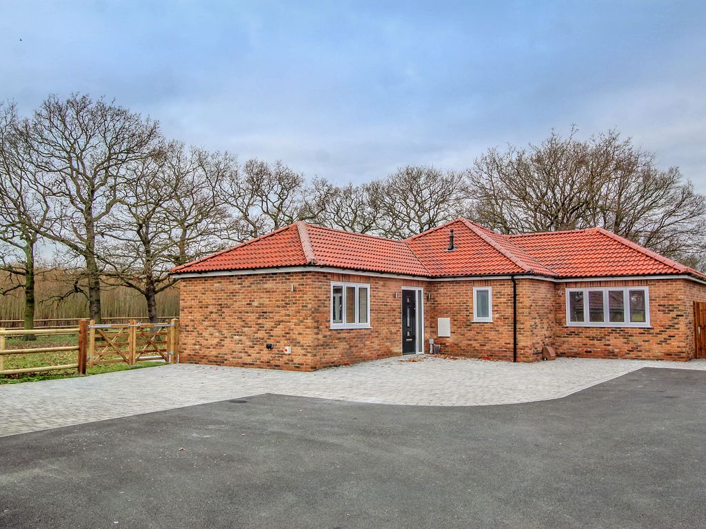 New home, 3 bed detached bungalow for sale in Woodham Road
