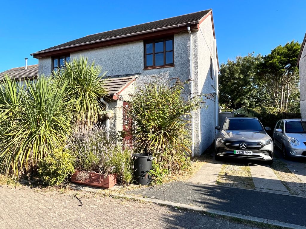 2 bed semidetached house for sale in Henley Crescent, Mount Hawke