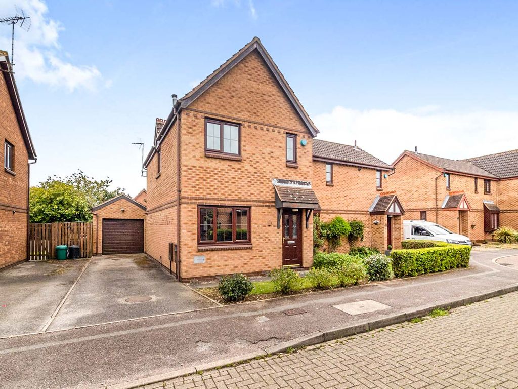 3 bed semidetached house for sale in Fontwell Drive, Bletchley, Milton