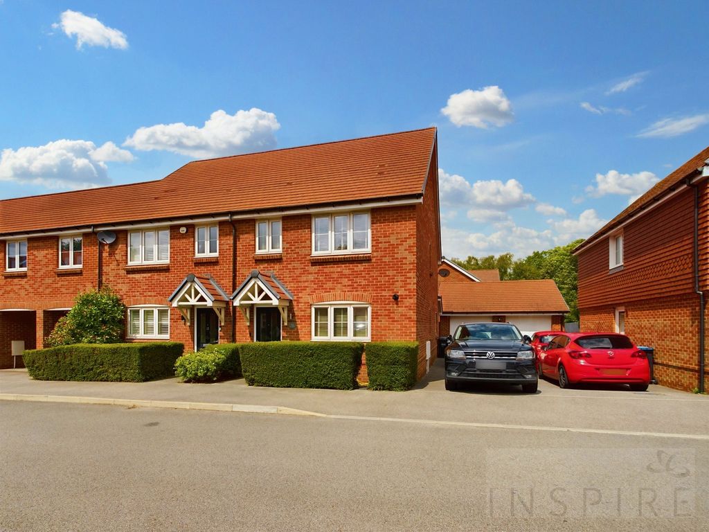 3 bed semidetached house for sale in Acorn Avenue, Crawley Down RH10