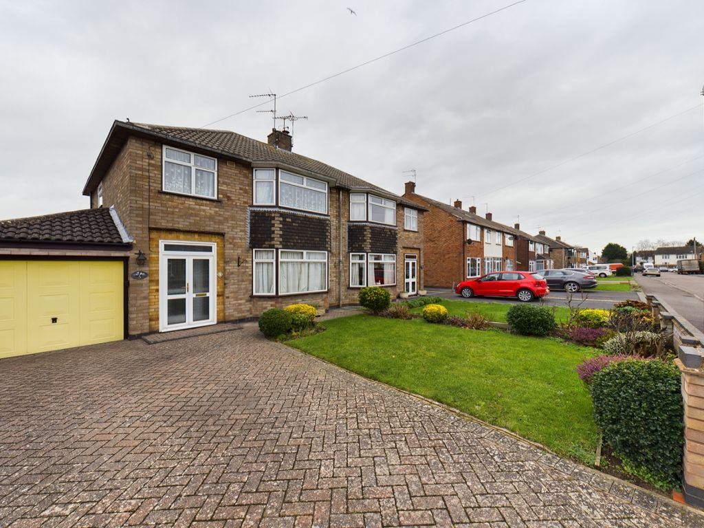 3 bed semi-detached house for sale in cowdray close, leamington spa, warwickshire cv31